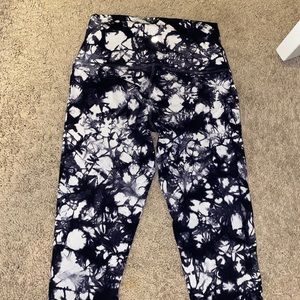 Marbled lululemon align leggings.
